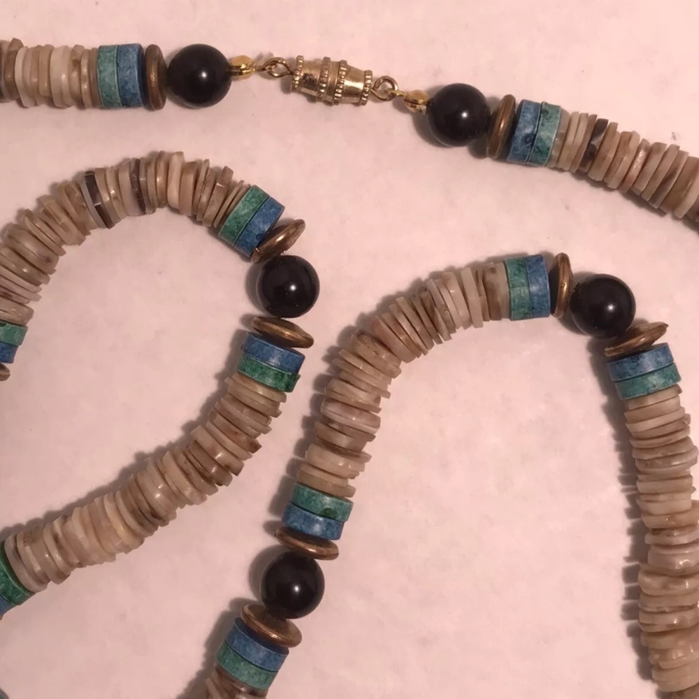 Vintage Heishi Shell Turquoise Necklace Onyx? Barrel Clasp STUNNING